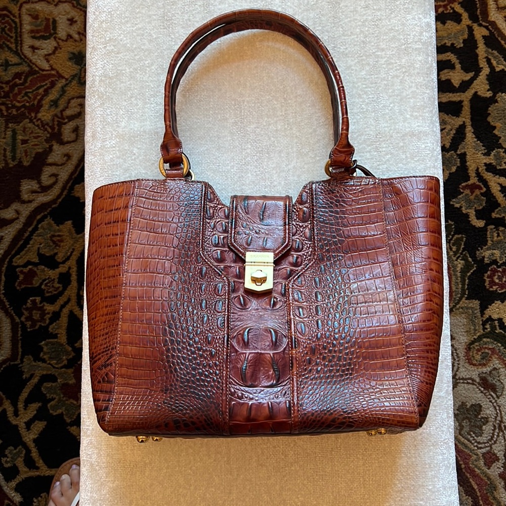 Brahmin shoulder bag in brown/cognac alligator leather.